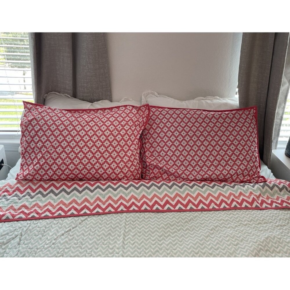Full/Queen 3 Piece Reversible Quilt Set with Two Pillow Shams Bold Retro Chevron - Picture 5 of 14